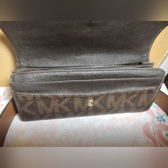 Michael Kors MD Brown Crossbody w/ Two Toned Leather Belt & JetSet Wallet - Picture 10 of 16